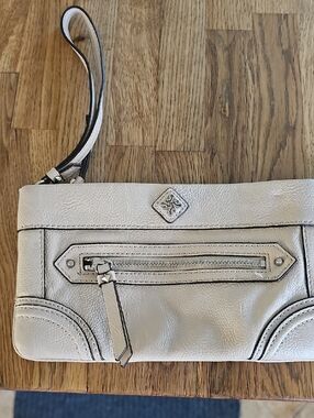 Simply Vera Vera Wang Cream Leather Wristlet Clutch with Front Zip Pocket